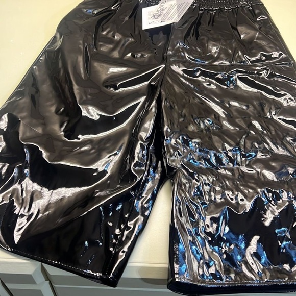 Scandinavian Baum und Pferdgarten Glossy Black shorts with Reflective Sheen - Picture 7 of 9